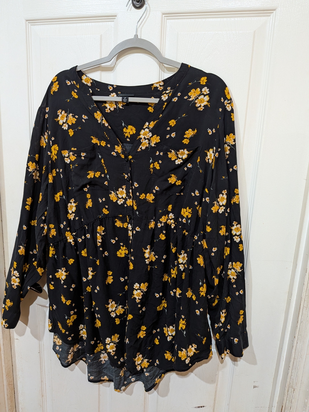 Torrid Black V-Neck Long Sleeve Floral Blouse